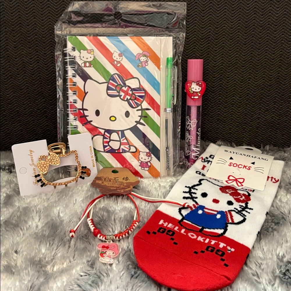 Hello Kitty Bundle - Picture 2 of 10